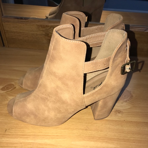 Tan Open-Toed Heel - Picture 1 of 4